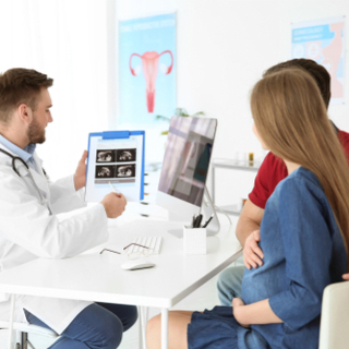 عوامل تزيد فرص الحمل بالتوأم