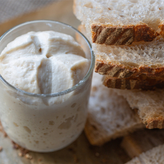 الخبز المصنوع من العجينة المخمرة 