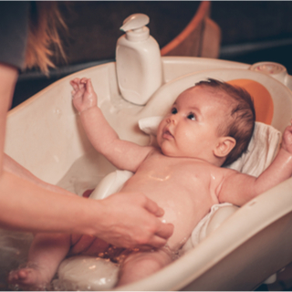 مستلزمات أطفال حديثي الولادة من لوازم الاستحمام 