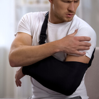 أعراض انفصال الكتف 