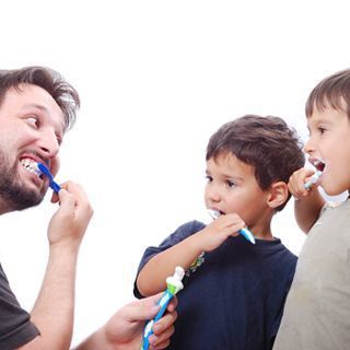 تنظيف الأسنان بشكل صحيح ومنتظم