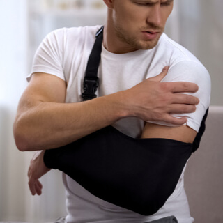 علاج انفصال الكتف 