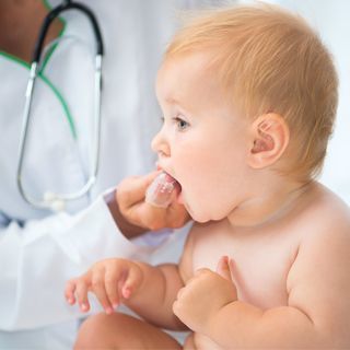 فحص دوري لدى طبيب الأسنان