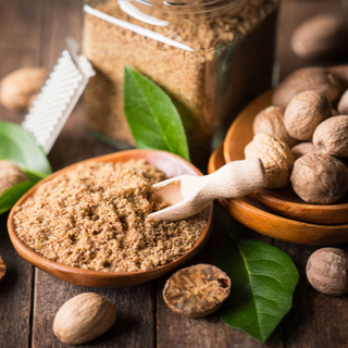 جوزة الطيب (Nutmeg)