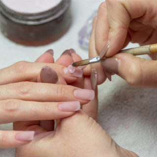 التقليل من زيارة الصالون للعناية بالأطافر