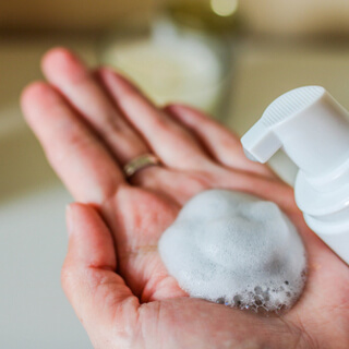 عدم استخدام الغسول المناسب