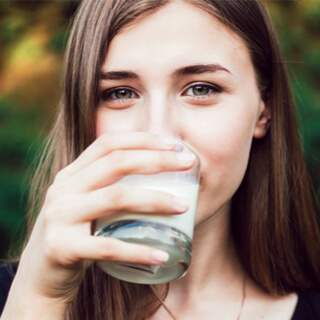 7. تجنب الحليب