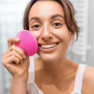 فرشاة تنظيف الوجه الاهتزازية