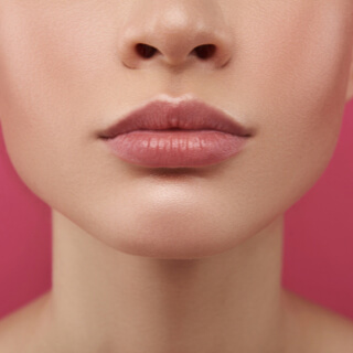 6. تقليل ظهور التجاعيد والخطوط الدقيقة