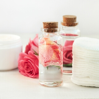 8. استخدامات أخرى لماء الورد