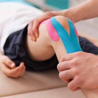 لصاقات الكينسيو (Kinesio tapes)
