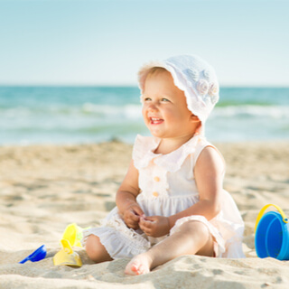 إبقاء الطفل بعيدًا عن الشمس