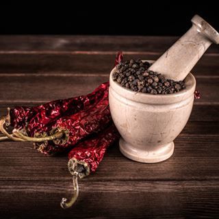 2. الفلفل الحار والبهارات