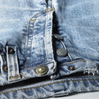 8. الملابس الضيقة