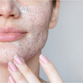 عدد المرات التي ينصح بها بتقشير الوجه