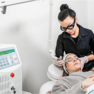 طرق تقشير البشرة بالليزر 