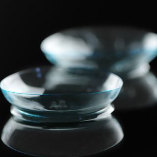 6. إبعاد العدسات عن أشعة الشمس