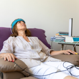 4. الاسترخاء بمساعدة الارتجاع البيولوجي