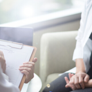 متى يتم إجراء مسحة عنق الرحم؟