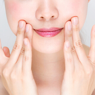 4. تدليك منطقة الفم