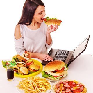 لماذا أشتهي الوجبات السريعة؟  لماذا أشتهي الوجبات السريعة؟