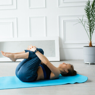 5.امتداد انثناء الظهر Back flexion stretch 5.امتداد انثناء الظهر Back flexion stretch