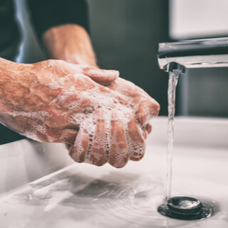 الخطوة الأول: اغسل يديك