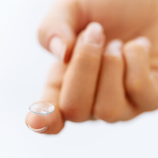 الخطوة الرابعة: تحقق من سلامة العدسة 