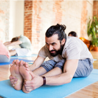 4. تمرين انحناء المقعد إلى الأمام (Seat forward bend)