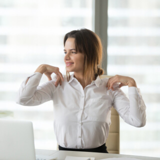 2. تمرين لف الكتف (Shoulder rolls ) 2. تمرين لف الكتف (Shoulder rolls )