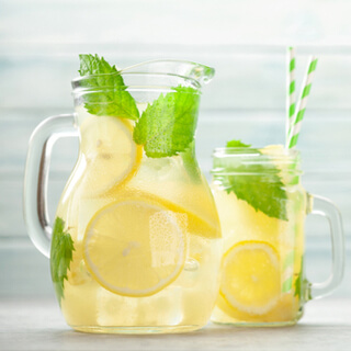 6. أضف المنكهات للماء