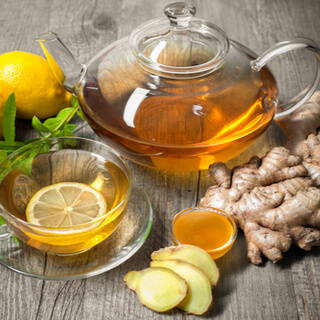 1. شاي جذر الزنجبيل (Ginger root tea)