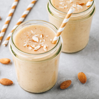 2. حليب اللوز بالقرفة (Cinnamon almond milk)