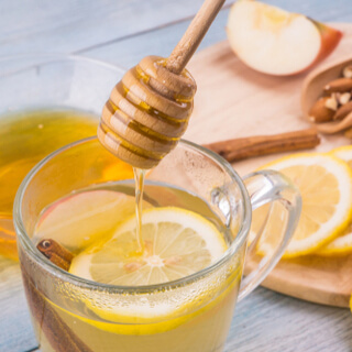 5. شراب الليمون الدافئ (Warm Lemon Drink)