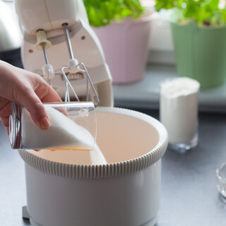 الخطوة الثالثة: إضافة السكر