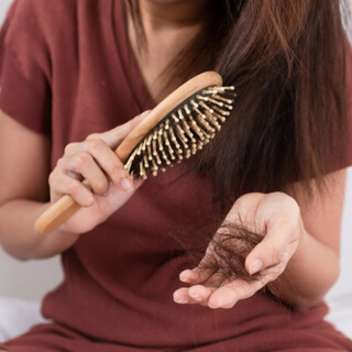 علاج تساقط الشعر عند المراهقات 