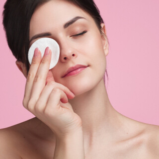 إزالة المكياج