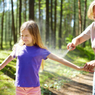  طرق الوقاية من الإصابة بلسعات الحشرات.