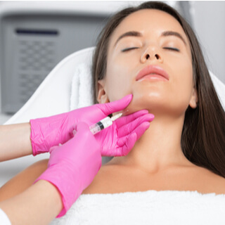 2. جراحة شفط الدهون (Liposuction) 2. جراحة شفط الدهون (Liposuction)