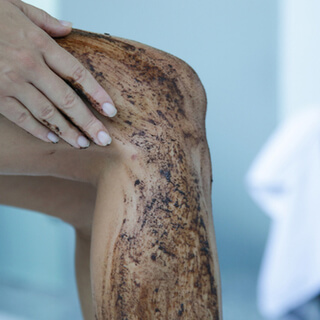 3. مقشرات حمض ألفا هيدروكسي Alpha-hydroxy acid exfoliants