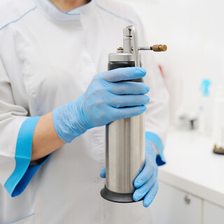 2- تجميد الشامة بالنيتروجين السوائل 2- تجميد الشامة بالنيتروجين السوائل