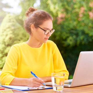 1. تمرين 20-20-20 (The 20-20-20 rule)