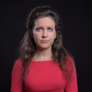 3. تحريك ولف العينين (Roll your eyes)