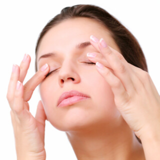 9. تدليك العينين (Eye Massage)