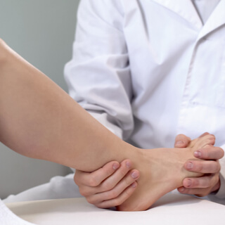 2. تمرين تحريك الكاحل