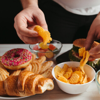 1. الغذاء والنشاط البدني (Food and Activity)