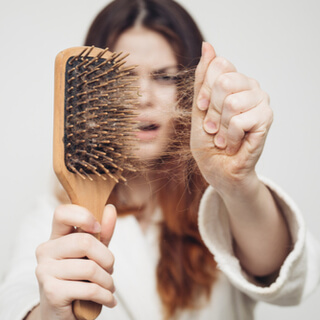 7. تساقط الشعر (Hair Loss)