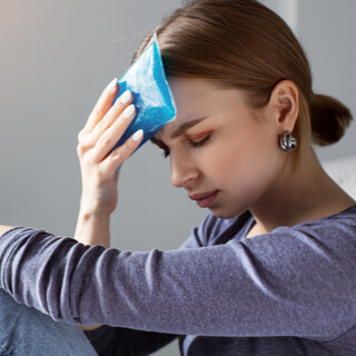 2. الكمادات الباردة