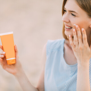 3. الحد من التعرّض لأشعة الشمس