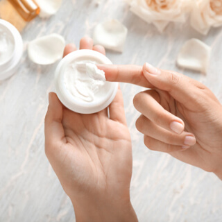 5. الحفاظ على ترطيب البشرة